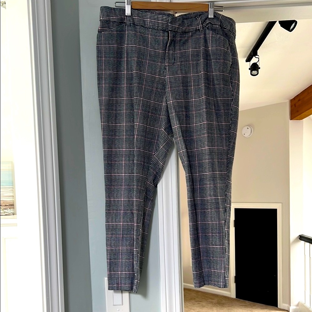 Old Navy Plaid Pixie Ankle Cropped Pants